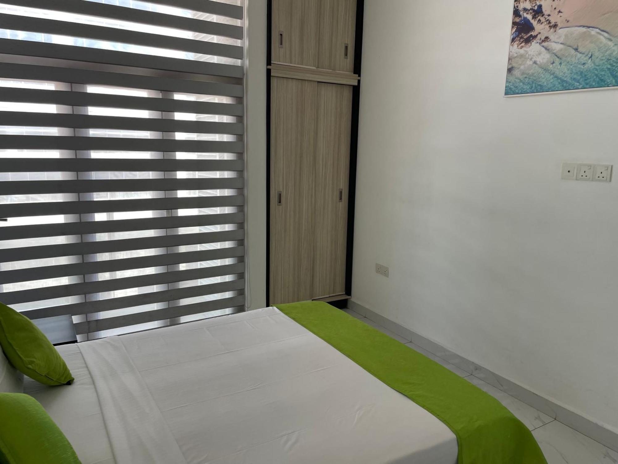 Next To An Indian Ocean Apartment Colombo Exterior photo